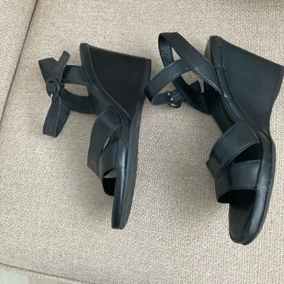 Leather Upper Platform Sandals - Picture 5 of 7